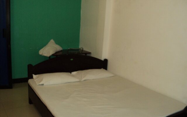 Four Teess Rest Inn
