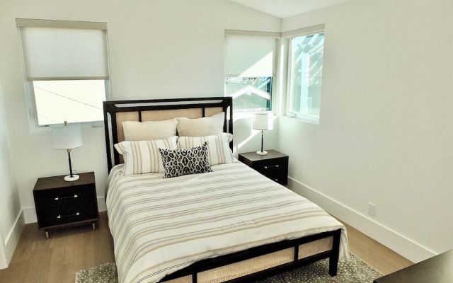 Beach Paradise Stunning 3-story in Long Beach!