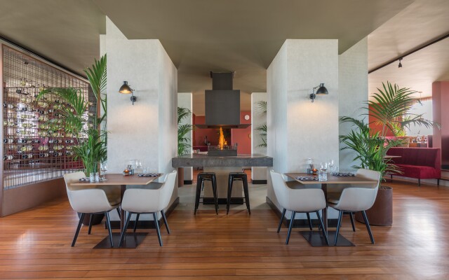 Leonardo Hotel IJmuiden Seaport Beach