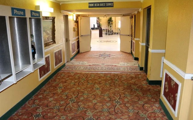I-Drive Grand Resort & Suites