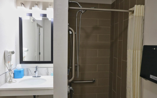 MainStay Suites Madison Airport