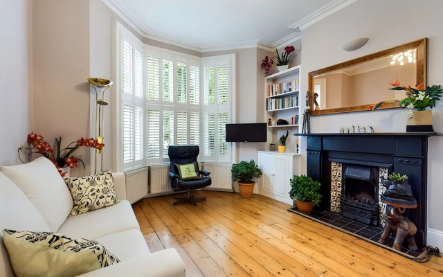 The Clapham Apartment With Private Patio