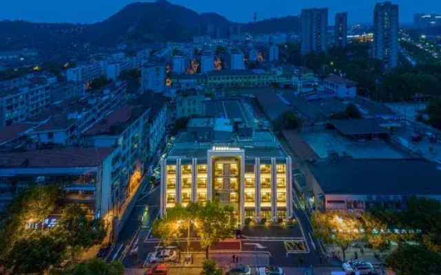 Monster E-sports Hotel (Cixi City Center Branch)