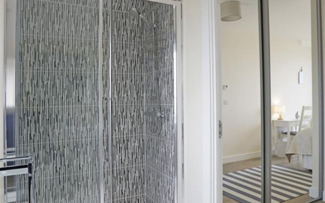 Modernly Furnished Holiday Home With Balcony, Near Felixstowe Beach