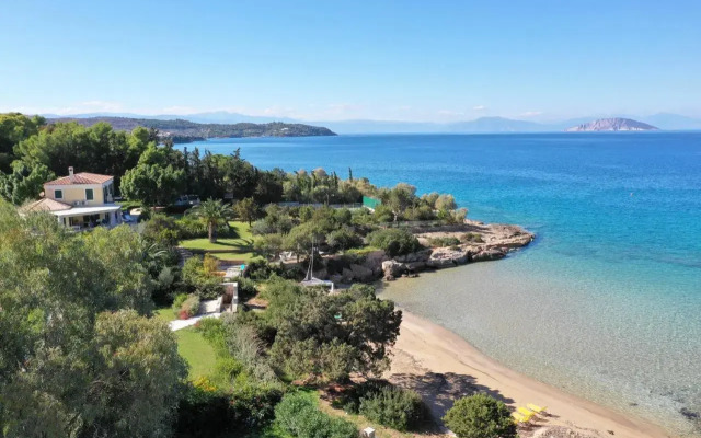 Luxury Beachfront Villa With Tennis Court