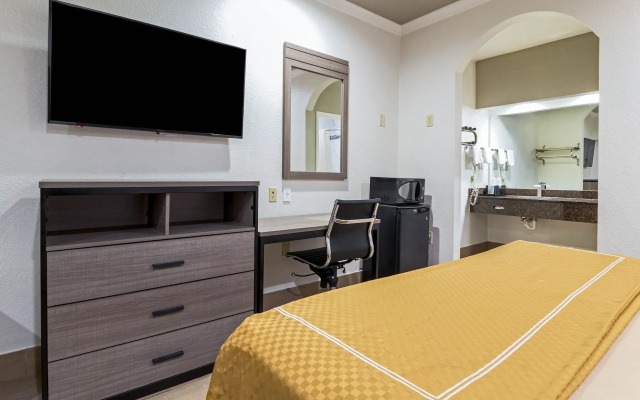 Scottish Inn & Suites Baytown