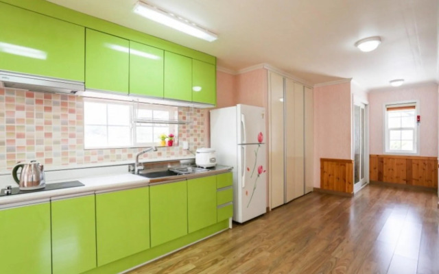 Gongju Man and Tree Pension