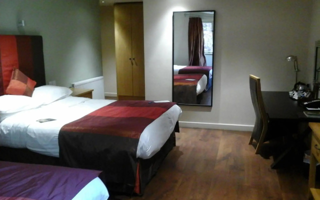 Отель Great Hallingbury Manor