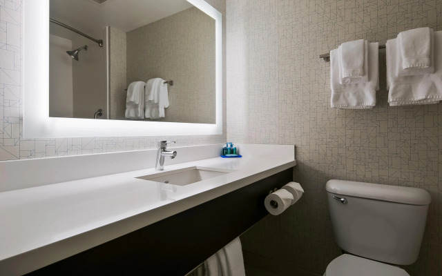 Holiday Inn Express & Suites Burlington by IHG