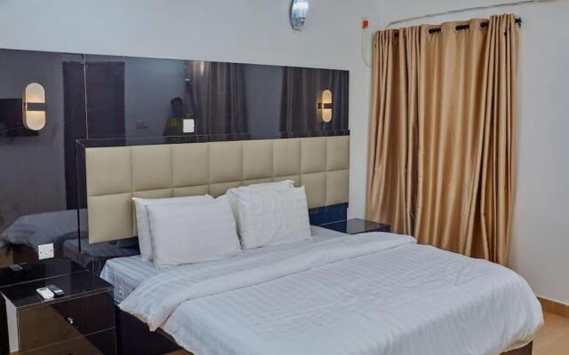 Classy 3 Bedroom Terrace apartment