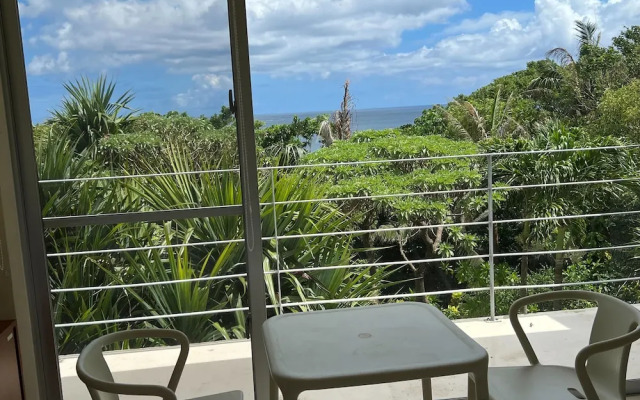 Blue Cave Hotel in Green