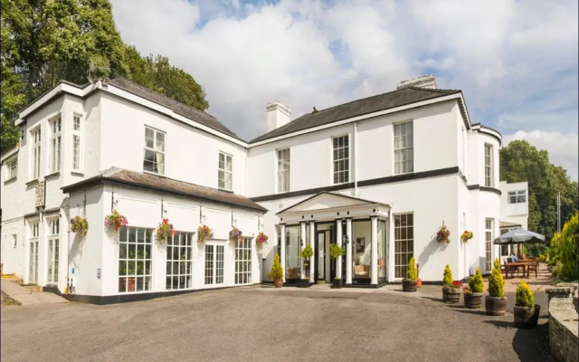 The Manor Hotel