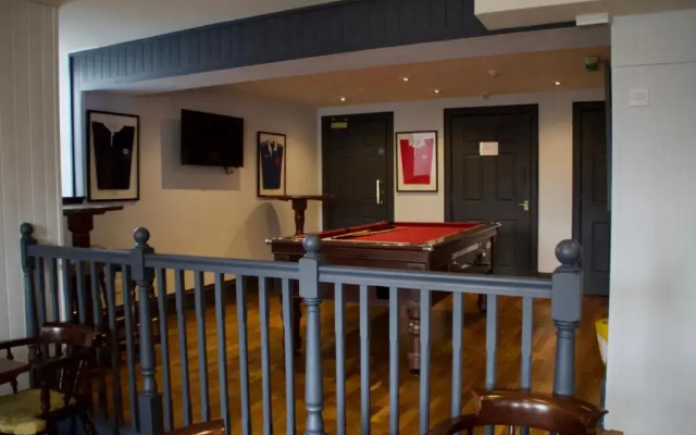OYO Clovenfords Hotel