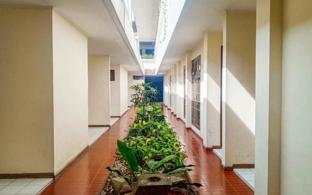 OYO 759 Hotel Dewi Sri
