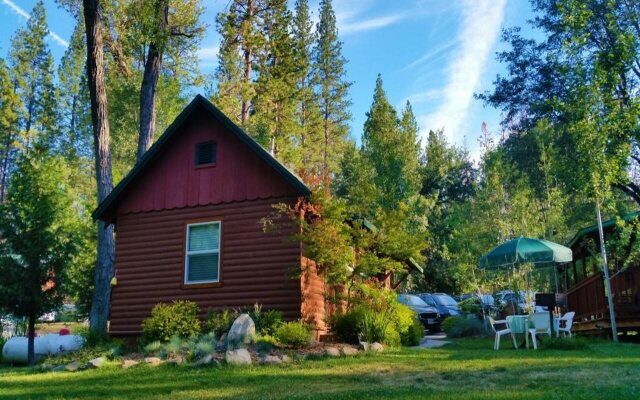 Yosemite Riverside Inn
