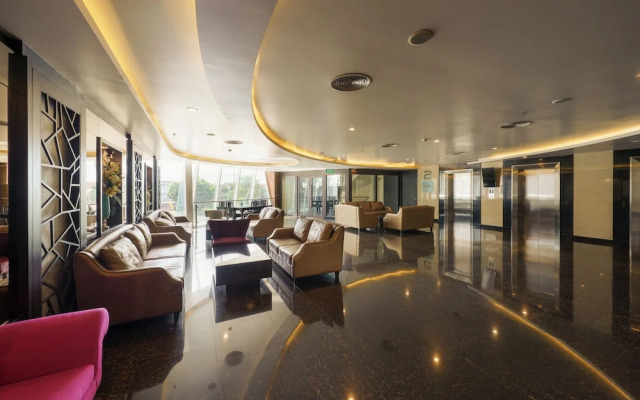 Jolly Suites Petkasem