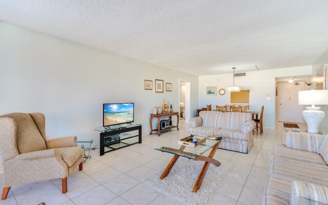 Redington Towers 406 by Vtrips