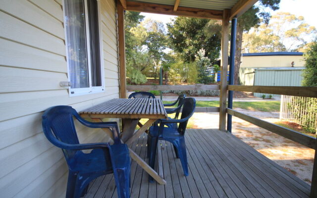 Lakes Caravilla Caravan Park