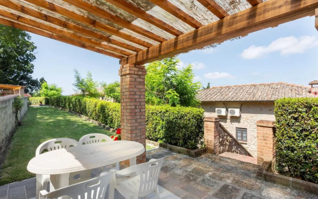 Lavish Holiday Home in Volterra With Pool