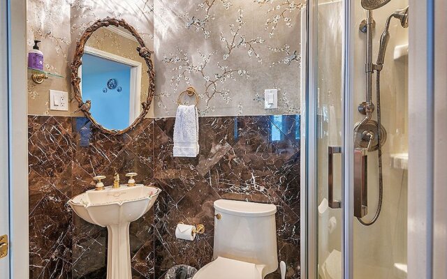 Sea Mist Waterfront Inn