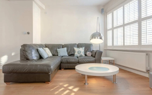 2 Bedroom Apartment in Central London