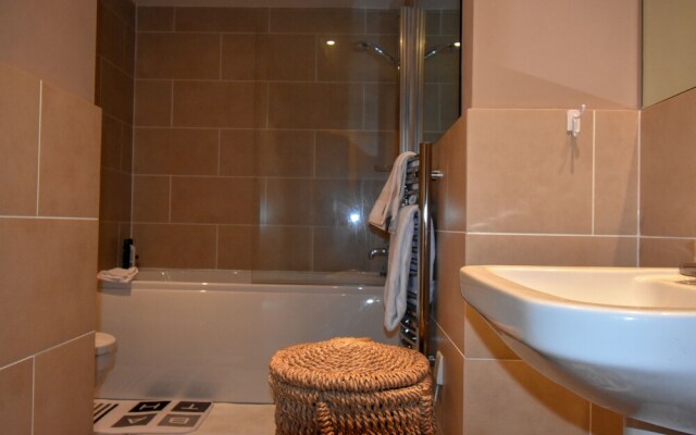 Central Kendal Deluxe