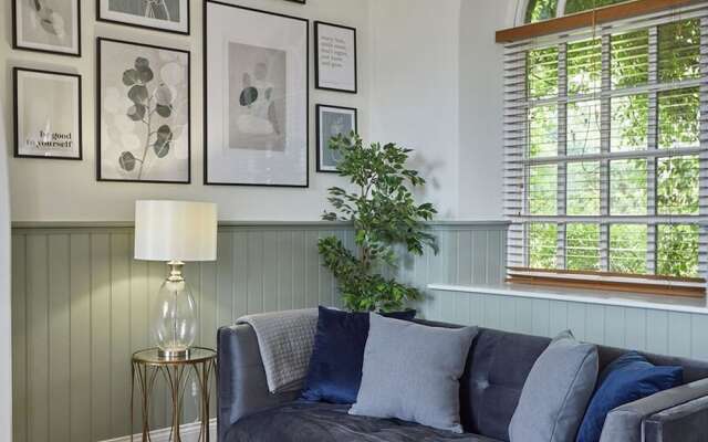 Host Stay Dunsley Chapel