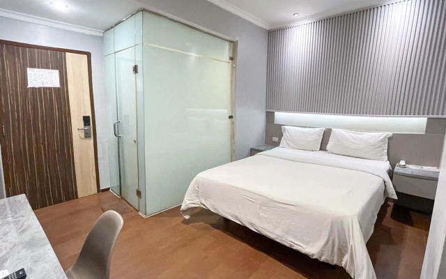 G Hotel