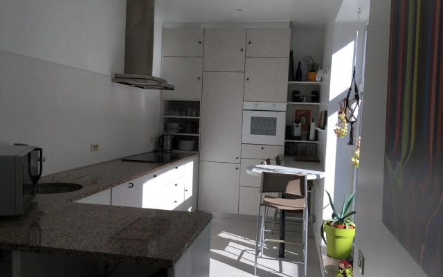 family stay Ostend 300m from beach free public Parking