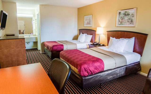 Rodeway Inn & Suites Highway 290 Northwest