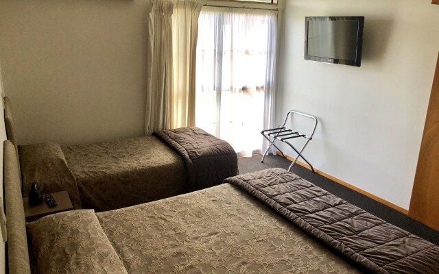 Teal Motor Lodge