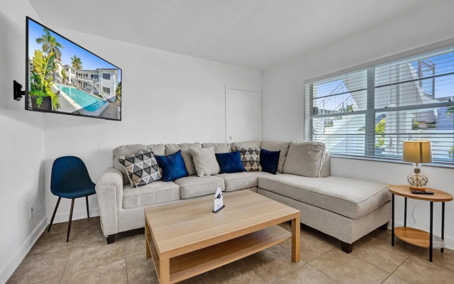 Waves on Desoto Deluxe Studio 4