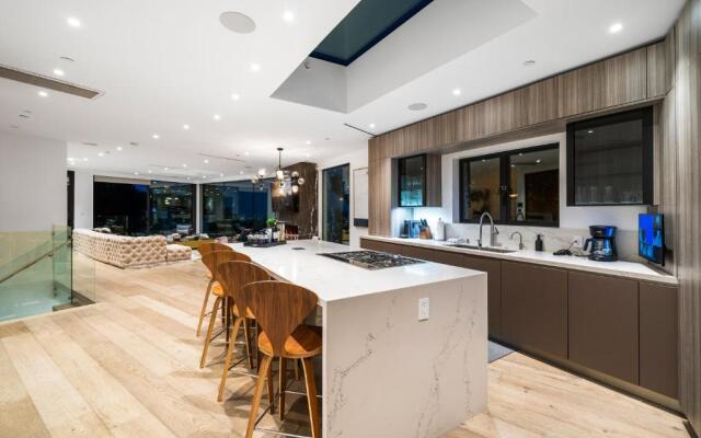 Modern Smart Home With Spectacular Views