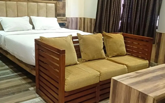 Oyo 23602 Laxman Residency