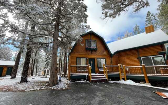 Catalina Log Cabin Hideaway