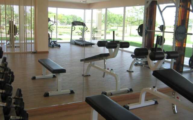 Uniland Golf & Resort