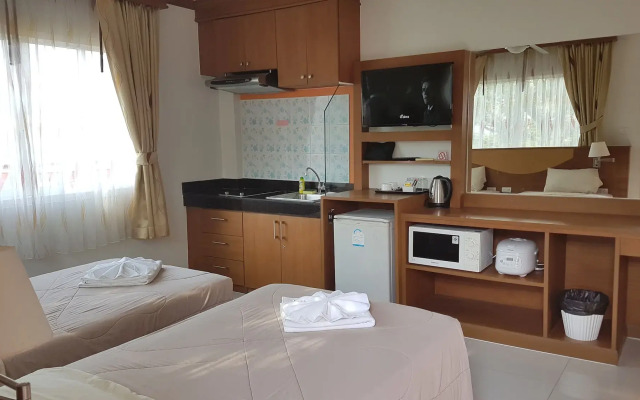 Green Harbor Hotel & Service Apartment