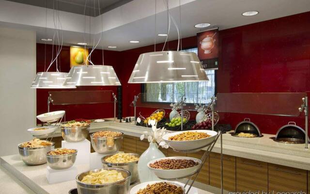 Embassy Suites by Hilton Detroit Metro Airport