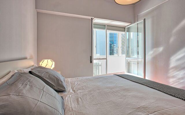 Portuguese Living Columbano Executive