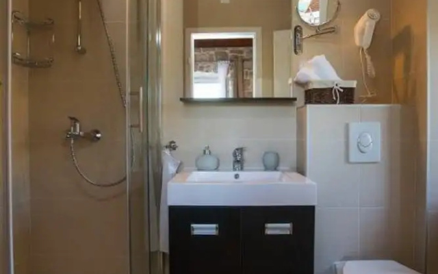 Beautiful 4-bed Villa for up to 10 Guests