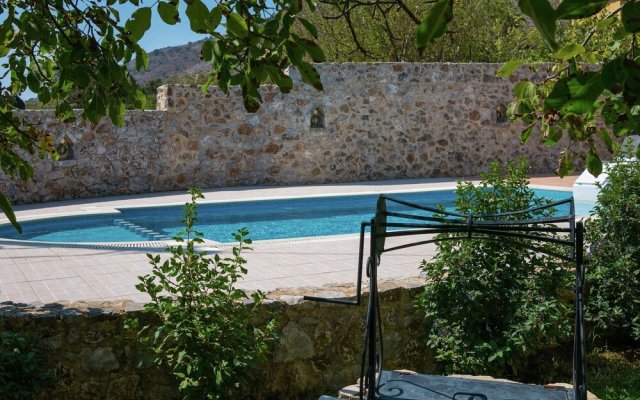 Greek-style Villa in Impros for 10 people with Private Pool