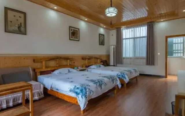 Songlin Qingxue Homestay (Furongzhen Scenic Area Entrance Shop)