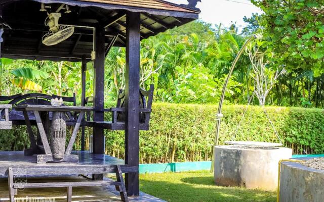 Filou Studio Butterfly Pool Access