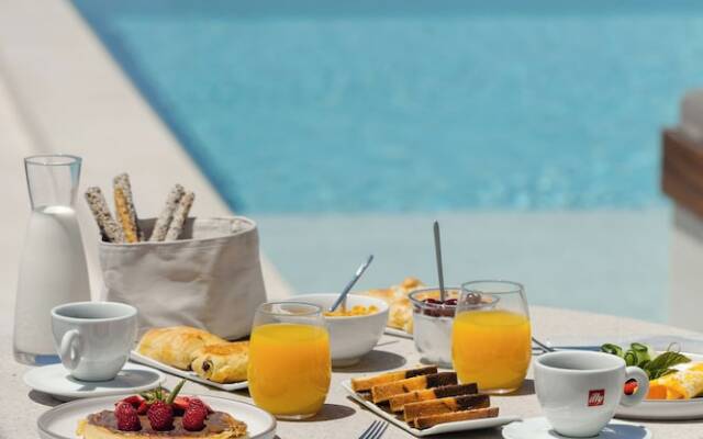 Omna Caldera Suites