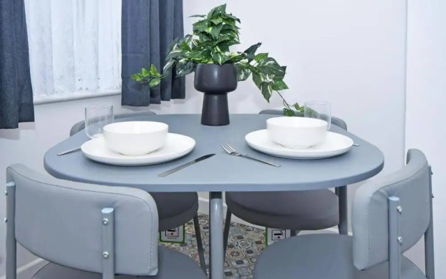 Stylish 3bedroom Near Stoke-on-trent Hospital