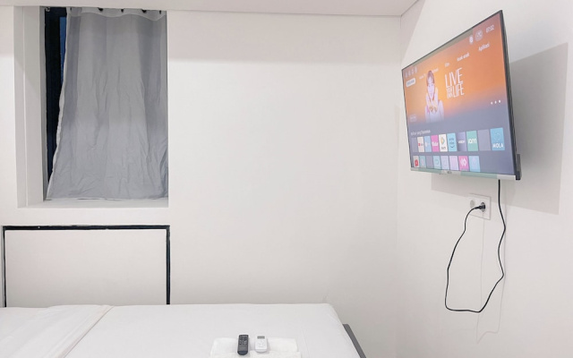 Combined White Style 1Br (No Kitchen) Apartment Bandaraya - Tallasa City Makassar – Guest Rooms – Makassar