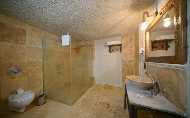 Elite Cave Suites