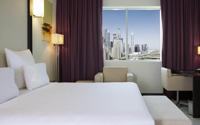 Pullman Dubai Jumeirah Lakes Towers - Hotel and Residence