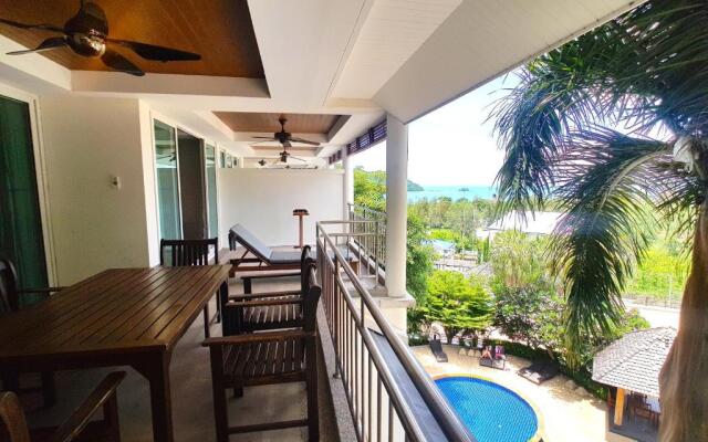 Spacious apartment with Ocean view in Panwa