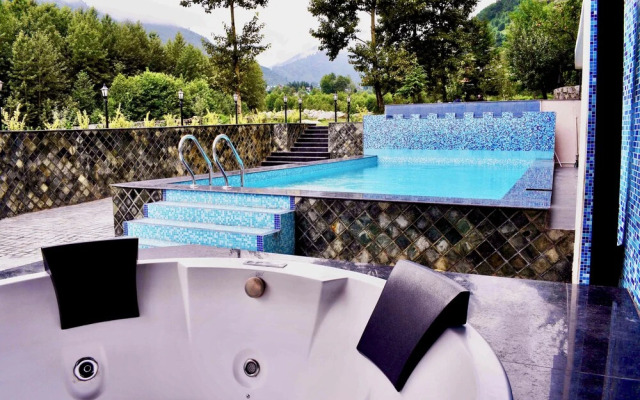 The Allure Grand Resort - Majestic Riverside Retreat